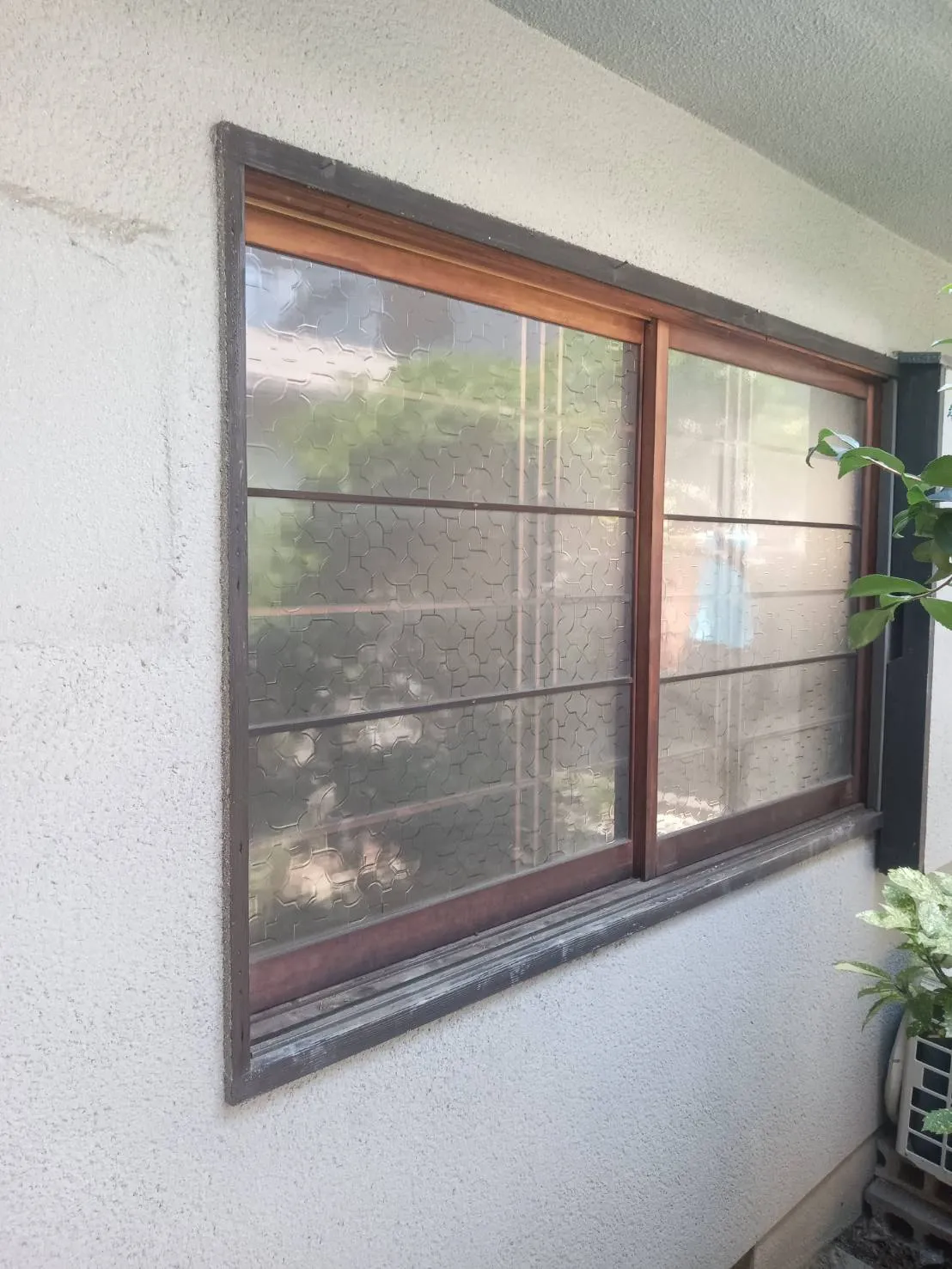 リフォーム前の木枠の窓 