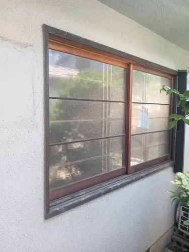 リフォーム前の木枠の窓 