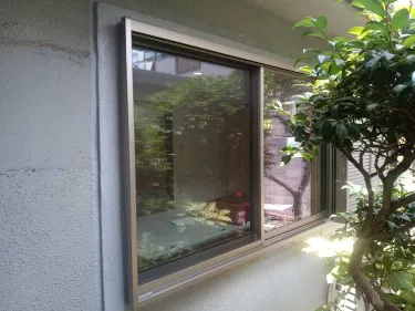 はつり工法で交換後の窓 